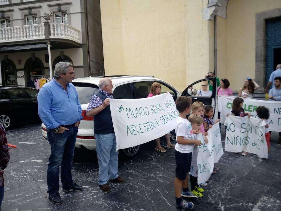 Fotos Cudillero se manifiesta para reclamar más atención pediátrica